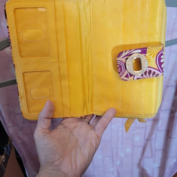 VERA BRADLEY - Picture 4 of 8